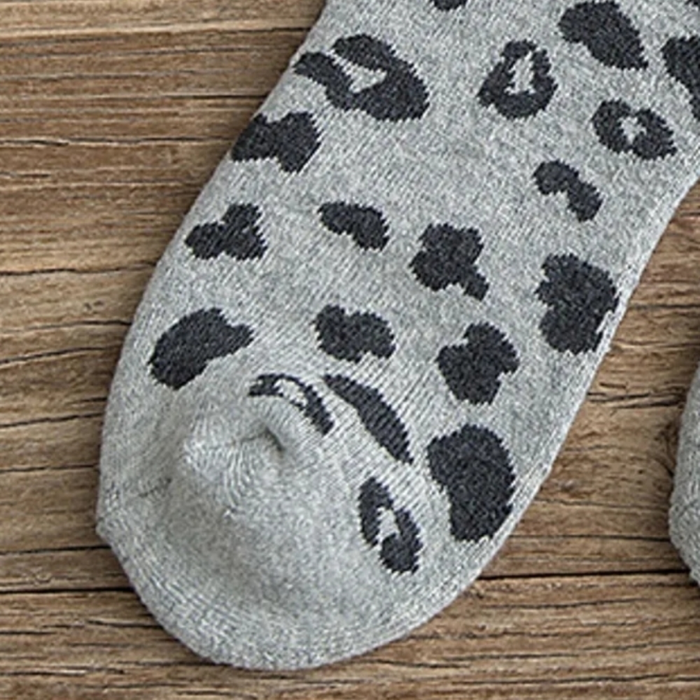 Leopard Print Ankle Socks In Gray - Picture 6 of 6